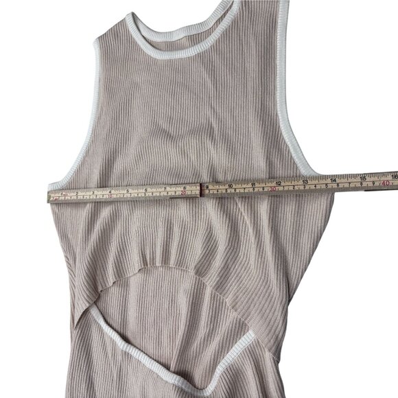 Sleeveless Ribbed Midi Dress With Cutout Waist Side Slit & Contrast Trim In Beig - Picture 10 of 11